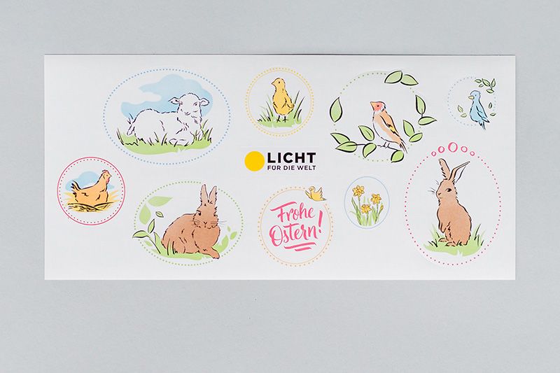 Aufkleber mit Osterillustrationen für Licht für die Welt: 1 Schaf, 2 Hasen, 1 Huhn, 1 Küken, 1 Vogel, 1 Stieglitz, 1 Märzenbecher + 1 mal "Frohe Ostern" mit einem Schmetterling